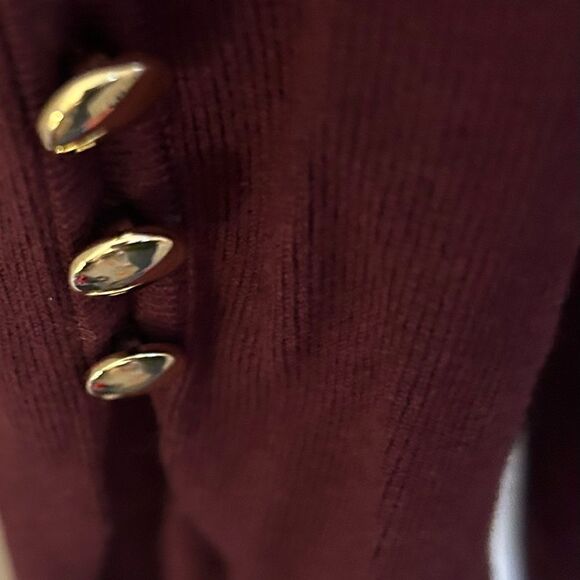 NWOT NY&Co. 7th Avenue Maroon Wide Arm Button Detail Long-sleeve Sweater - Picture 4 of 7